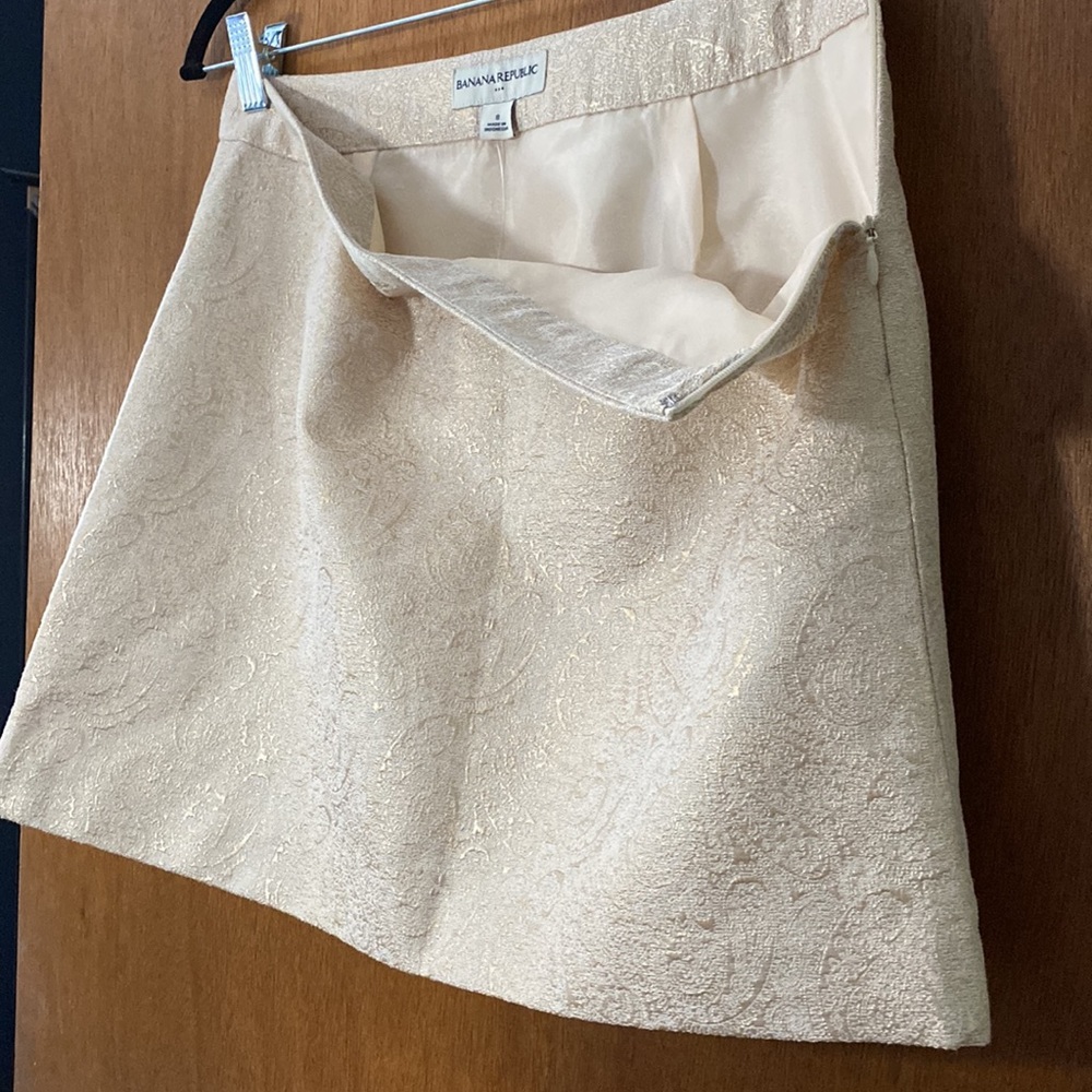 NWT  Gold Banana Republic skirt size 8